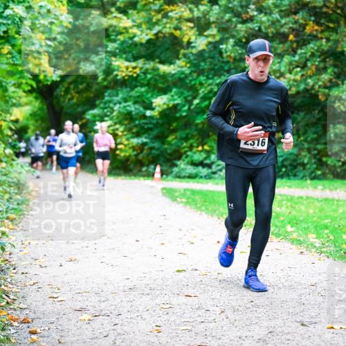 12.10.2025 - Bramfelder Halbmarathon 2025 Dr. Thomas Lammeyer http://msf.ph/oto/9354314 12.10.2025 10:49:51 Laufen 2316 meine-sportfotos.de
