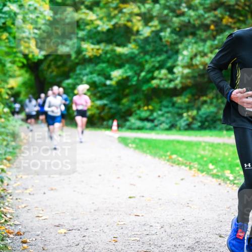 12.10.2025 - Bramfelder Halbmarathon 2025 Dr. Thomas Lammeyer http://msf.ph/oto/9354320 12.10.2025 10:49:52 Laufen 34, 316 meine-sportfotos.de