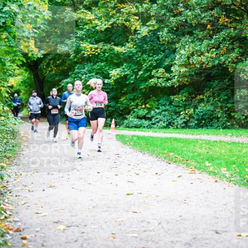12.10.2025 - Bramfelder Halbmarathon 2025 Dr. Thomas Lammeyer http://msf.ph/oto/9354329 12.10.2025 10:49:54 Laufen 2172, 2178 meine-sportfotos.de