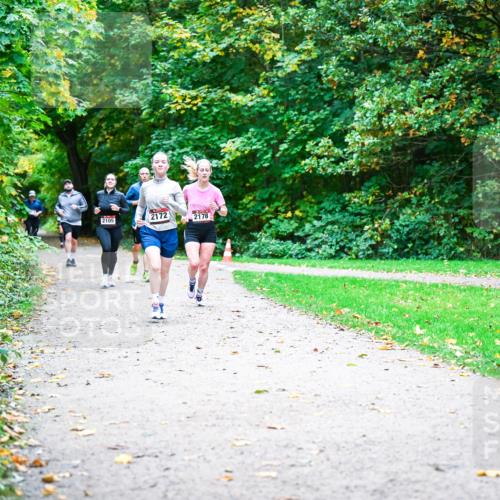 12.10.2025 - Bramfelder Halbmarathon 2025 Dr. Thomas Lammeyer http://msf.ph/oto/9354330 12.10.2025 10:49:54 Laufen 2105, 2172, 2178 meine-sportfotos.de
