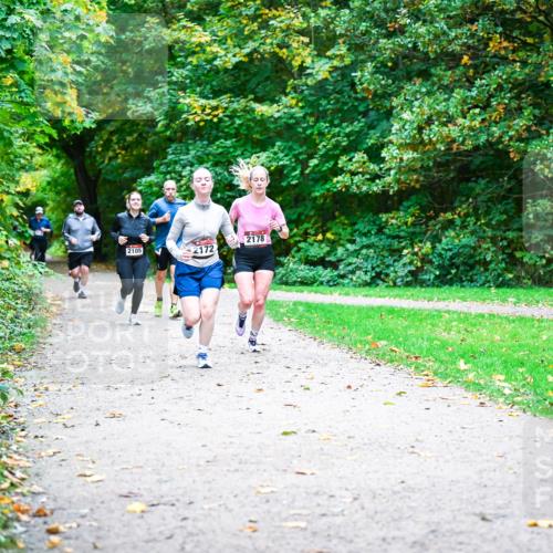12.10.2025 - Bramfelder Halbmarathon 2025 Dr. Thomas Lammeyer http://msf.ph/oto/9354333 12.10.2025 10:49:55 Laufen 2105, 2178, 2172 meine-sportfotos.de