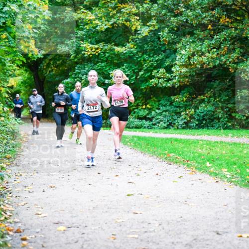 12.10.2025 - Bramfelder Halbmarathon 2025 Dr. Thomas Lammeyer http://msf.ph/oto/9354334 12.10.2025 10:49:55 Laufen 2105, 2178, 2172 meine-sportfotos.de