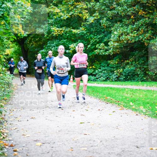 12.10.2025 - Bramfelder Halbmarathon 2025 Dr. Thomas Lammeyer http://msf.ph/oto/9354336 12.10.2025 10:49:55 Laufen 2178, 2105, 2172 meine-sportfotos.de
