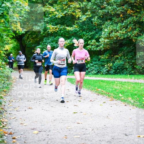 12.10.2025 - Bramfelder Halbmarathon 2025 Dr. Thomas Lammeyer http://msf.ph/oto/9354338 12.10.2025 10:49:55 Laufen 2105, 172, 2178 meine-sportfotos.de