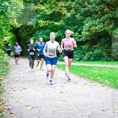 12.10.2025 - Bramfelder Halbmarathon 2025 Dr. Thomas Lammeyer http://msf.ph/oto/9354339 12.10.2025 10:49:55 Laufen 2178, 2105, 2172 meine-sportfotos.de