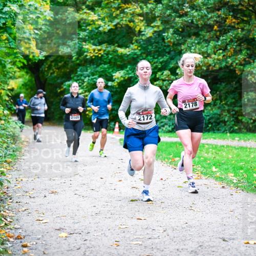 12.10.2025 - Bramfelder Halbmarathon 2025 Dr. Thomas Lammeyer http://msf.ph/oto/9354343 12.10.2025 10:49:56 Laufen 2105, 2178, 2172 meine-sportfotos.de