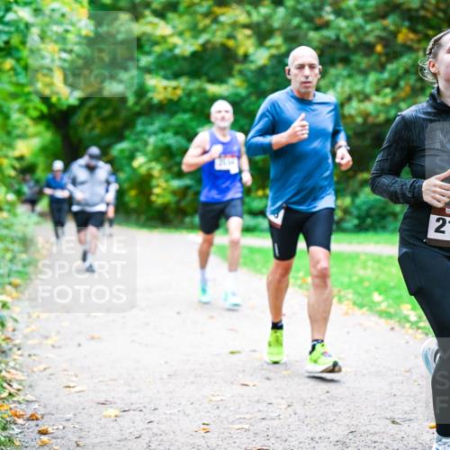 12.10.2025 - Bramfelder Halbmarathon 2025 Dr. Thomas Lammeyer http://msf.ph/oto/9354365 12.10.2025 10:49:59 Laufen 2105 meine-sportfotos.de