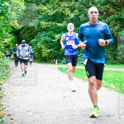 12.10.2025 - Bramfelder Halbmarathon 2025 Dr. Thomas Lammeyer http://msf.ph/oto/9354367 12.10.2025 10:50:00 Laufen 2554 meine-sportfotos.de