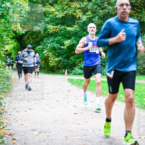 12.10.2025 - Bramfelder Halbmarathon 2025 Dr. Thomas Lammeyer http://msf.ph/oto/9354369 12.10.2025 10:50:00 Laufen 2018, 2472, 2554 meine-sportfotos.de