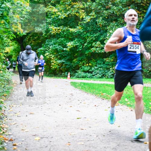 12.10.2025 - Bramfelder Halbmarathon 2025 Dr. Thomas Lammeyer http://msf.ph/oto/9354372 12.10.2025 10:50:01 Laufen 2554 meine-sportfotos.de