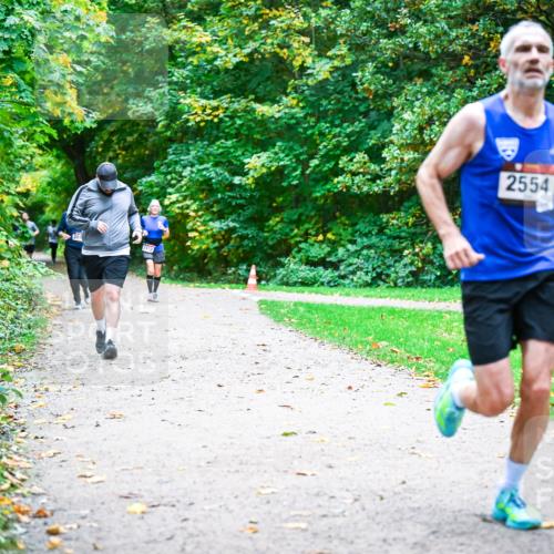 12.10.2025 - Bramfelder Halbmarathon 2025 Dr. Thomas Lammeyer http://msf.ph/oto/9354373 12.10.2025 10:50:01 Laufen 2472, 2554 meine-sportfotos.de