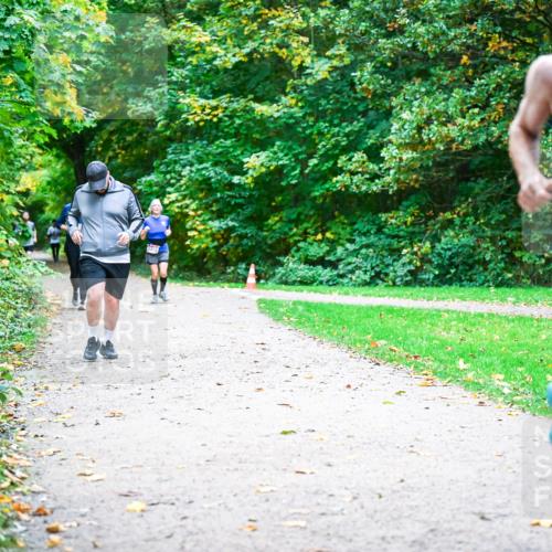12.10.2025 - Bramfelder Halbmarathon 2025 Dr. Thomas Lammeyer http://msf.ph/oto/9354375 12.10.2025 10:50:01 Laufen 2554 meine-sportfotos.de
