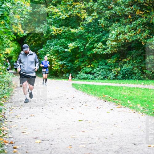 12.10.2025 - Bramfelder Halbmarathon 2025 Dr. Thomas Lammeyer http://msf.ph/oto/9354377 12.10.2025 10:50:01 Laufen 2472 meine-sportfotos.de
