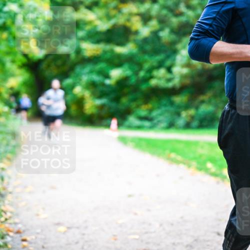 12.10.2025 - Bramfelder Halbmarathon 2025 Dr. Thomas Lammeyer http://msf.ph/oto/9354412 12.10.2025 10:50:09 Laufen 34, 2018 meine-sportfotos.de