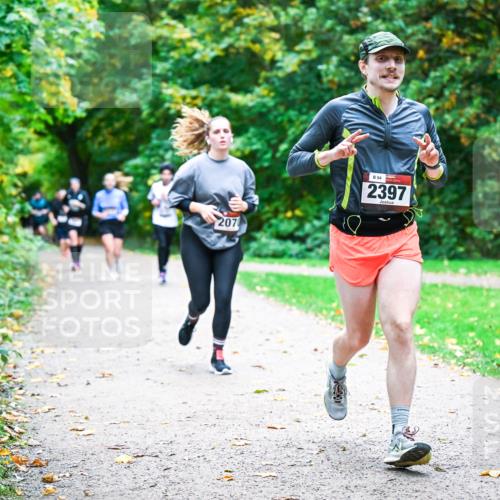 12.10.2025 - Bramfelder Halbmarathon 2025 Dr. Thomas Lammeyer http://msf.ph/oto/9354444 12.10.2025 10:50:16 Laufen 2070, 94, 2397 meine-sportfotos.de