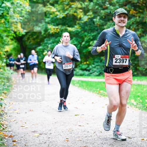 12.10.2025 - Bramfelder Halbmarathon 2025 Dr. Thomas Lammeyer http://msf.ph/oto/9354445 12.10.2025 10:50:17 Laufen 2070, 94, 2397 meine-sportfotos.de