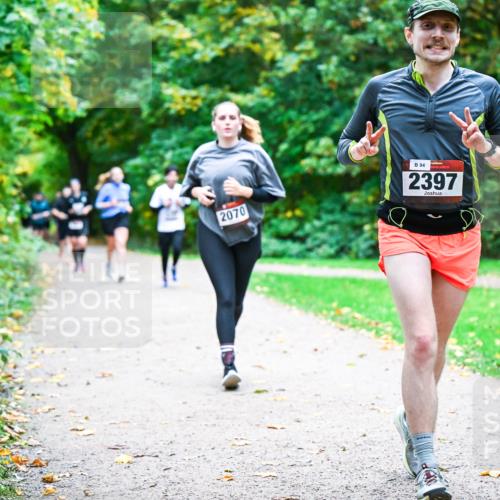 12.10.2025 - Bramfelder Halbmarathon 2025 Dr. Thomas Lammeyer http://msf.ph/oto/9354446 12.10.2025 10:50:17 Laufen 2070, 94, 2397 meine-sportfotos.de