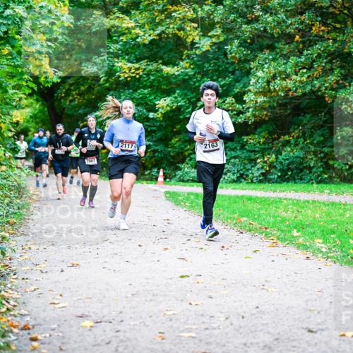 12.10.2025 - Bramfelder Halbmarathon 2025 Dr. Thomas Lammeyer http://msf.ph/oto/9354462 12.10.2025 10:50:20 Laufen 2117, 2163, 2657, 2002 meine-sportfotos.de