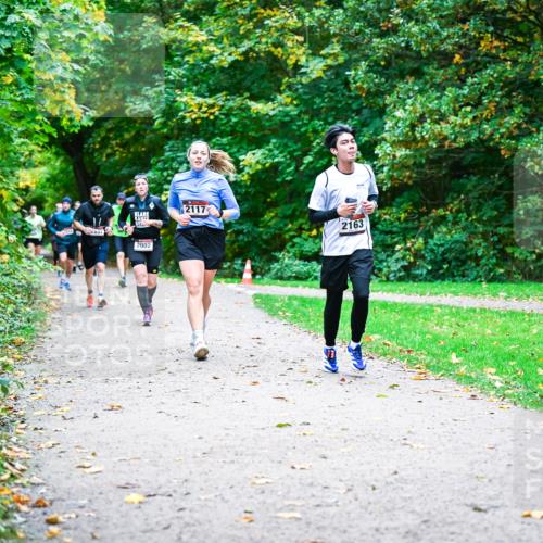 12.10.2025 - Bramfelder Halbmarathon 2025 Dr. Thomas Lammeyer http://msf.ph/oto/9354464 12.10.2025 10:50:20 Laufen 2002, 2117, 2163 meine-sportfotos.de