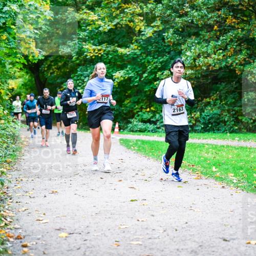 12.10.2025 - Bramfelder Halbmarathon 2025 Dr. Thomas Lammeyer http://msf.ph/oto/9354466 12.10.2025 10:50:21 Laufen 2657, 2002, 2117, 2163 meine-sportfotos.de