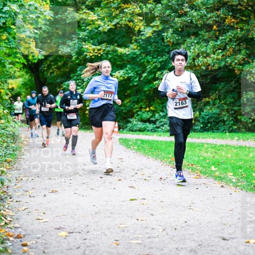 12.10.2025 - Bramfelder Halbmarathon 2025 Dr. Thomas Lammeyer http://msf.ph/oto/9354467 12.10.2025 10:50:21 Laufen 2657, 2002, 2117, 2163 meine-sportfotos.de