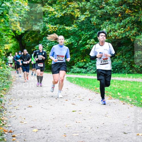 12.10.2025 - Bramfelder Halbmarathon 2025 Dr. Thomas Lammeyer http://msf.ph/oto/9354468 12.10.2025 10:50:21 Laufen 2117, 2002, 2163 meine-sportfotos.de