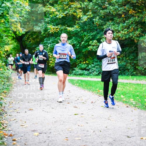 12.10.2025 - Bramfelder Halbmarathon 2025 Dr. Thomas Lammeyer http://msf.ph/oto/9354469 12.10.2025 10:50:21 Laufen 2657, 2002, 2117, 2163 meine-sportfotos.de