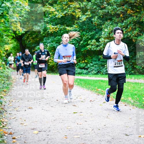 12.10.2025 - Bramfelder Halbmarathon 2025 Dr. Thomas Lammeyer http://msf.ph/oto/9354471 12.10.2025 10:50:21 Laufen 2057, 2002, 17, 2163 meine-sportfotos.de