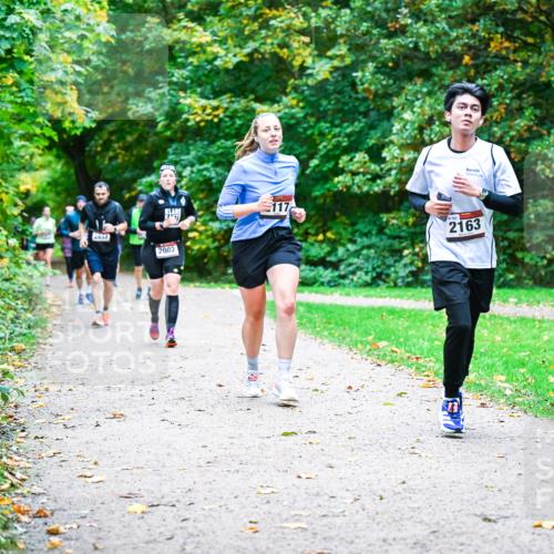 12.10.2025 - Bramfelder Halbmarathon 2025 Dr. Thomas Lammeyer http://msf.ph/oto/9354472 12.10.2025 10:50:21 Laufen 2657, 2002, 117, 152, 2163 meine-sportfotos.de