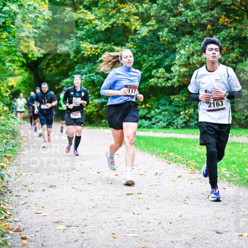 12.10.2025 - Bramfelder Halbmarathon 2025 Dr. Thomas Lammeyer http://msf.ph/oto/9354473 12.10.2025 10:50:21 Laufen 117, 2163, 2002 meine-sportfotos.de