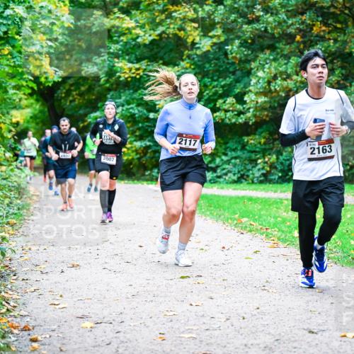 12.10.2025 - Bramfelder Halbmarathon 2025 Dr. Thomas Lammeyer http://msf.ph/oto/9354474 12.10.2025 10:50:22 Laufen 2657, 2002, 2117, 152, 2163 meine-sportfotos.de