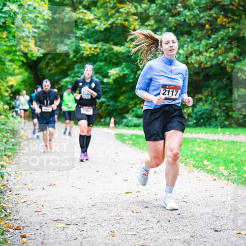 12.10.2025 - Bramfelder Halbmarathon 2025 Dr. Thomas Lammeyer http://msf.ph/oto/9354478 12.10.2025 10:50:22 Laufen 2002, 2117, 152, 2163 meine-sportfotos.de