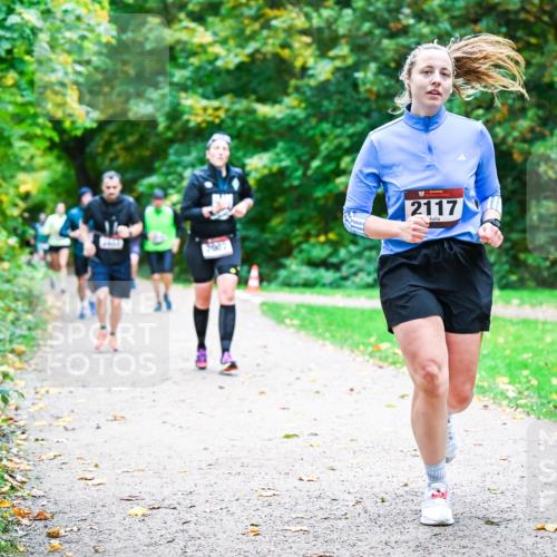 12.10.2025 - Bramfelder Halbmarathon 2025 Dr. Thomas Lammeyer http://msf.ph/oto/9354481 12.10.2025 10:50:23 Laufen 2117 meine-sportfotos.de