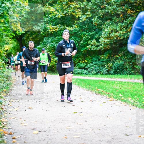 12.10.2025 - Bramfelder Halbmarathon 2025 Dr. Thomas Lammeyer http://msf.ph/oto/9354484 12.10.2025 10:50:23 Laufen 2657, 2518, 2117, 2002 meine-sportfotos.de