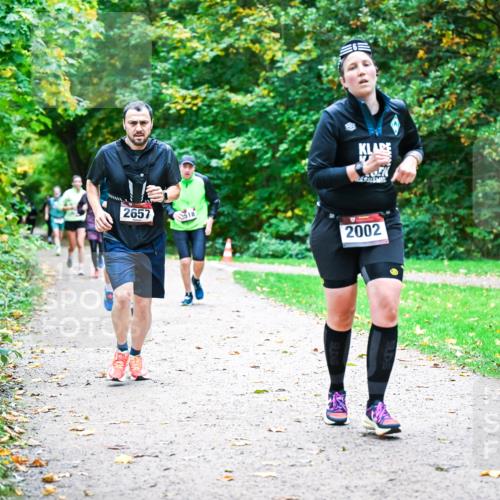 12.10.2025 - Bramfelder Halbmarathon 2025 Dr. Thomas Lammeyer http://msf.ph/oto/9354494 12.10.2025 10:50:25 Laufen 2657, 518, 2002 meine-sportfotos.de