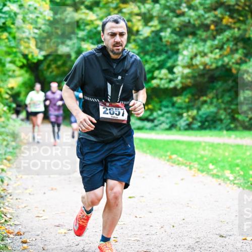12.10.2025 - Bramfelder Halbmarathon 2025 Dr. Thomas Lammeyer http://msf.ph/oto/9354503 12.10.2025 10:50:26 Laufen 2657 meine-sportfotos.de