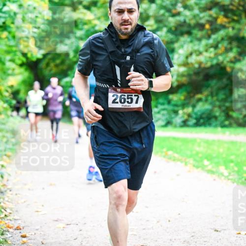12.10.2025 - Bramfelder Halbmarathon 2025 Dr. Thomas Lammeyer http://msf.ph/oto/9354505 12.10.2025 10:50:27 Laufen 2657 meine-sportfotos.de