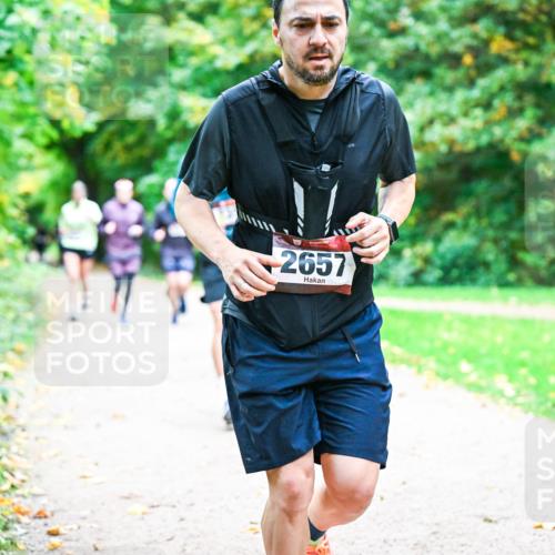 12.10.2025 - Bramfelder Halbmarathon 2025 Dr. Thomas Lammeyer http://msf.ph/oto/9354506 12.10.2025 10:50:27 Laufen 2657 meine-sportfotos.de