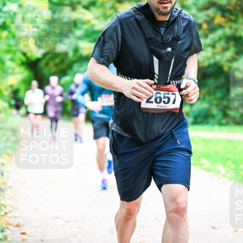 12.10.2025 - Bramfelder Halbmarathon 2025 Dr. Thomas Lammeyer http://msf.ph/oto/9354507 12.10.2025 10:50:27 Laufen 2657 meine-sportfotos.de