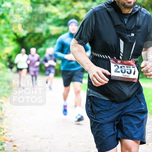 12.10.2025 - Bramfelder Halbmarathon 2025 Dr. Thomas Lammeyer http://msf.ph/oto/9354508 12.10.2025 10:50:27 Laufen 2657 meine-sportfotos.de