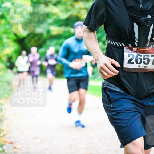 12.10.2025 - Bramfelder Halbmarathon 2025 Dr. Thomas Lammeyer http://msf.ph/oto/9354509 12.10.2025 10:50:27 Laufen 34, 2657 meine-sportfotos.de