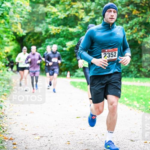 12.10.2025 - Bramfelder Halbmarathon 2025 Dr. Thomas Lammeyer http://msf.ph/oto/9354510 12.10.2025 10:50:28 Laufen 2352 meine-sportfotos.de