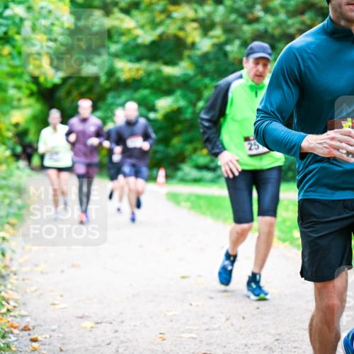 12.10.2025 - Bramfelder Halbmarathon 2025 Dr. Thomas Lammeyer http://msf.ph/oto/9354513 12.10.2025 10:50:28 Laufen 25, 52 meine-sportfotos.de