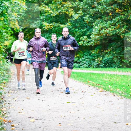 12.10.2025 - Bramfelder Halbmarathon 2025 Dr. Thomas Lammeyer http://msf.ph/oto/9354522 12.10.2025 10:50:30 Laufen 2576, 2938, 2841 meine-sportfotos.de