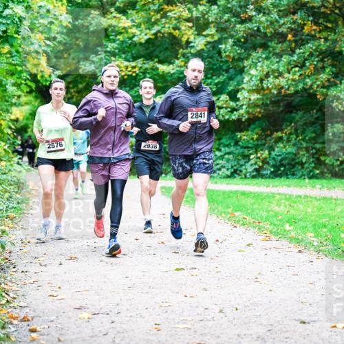 12.10.2025 - Bramfelder Halbmarathon 2025 Dr. Thomas Lammeyer http://msf.ph/oto/9354523 12.10.2025 10:50:30 Laufen 2576, 2938, 2841 meine-sportfotos.de