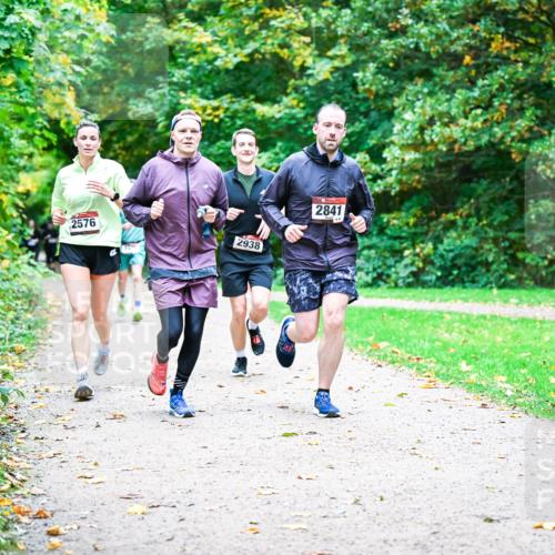12.10.2025 - Bramfelder Halbmarathon 2025 Dr. Thomas Lammeyer http://msf.ph/oto/9354524 12.10.2025 10:50:30 Laufen 2576, 2938, 2841 meine-sportfotos.de