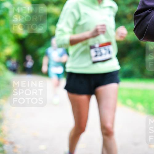 12.10.2025 - Bramfelder Halbmarathon 2025 Dr. Thomas Lammeyer http://msf.ph/oto/9354539 12.10.2025 10:50:33 Laufen 2371 meine-sportfotos.de
