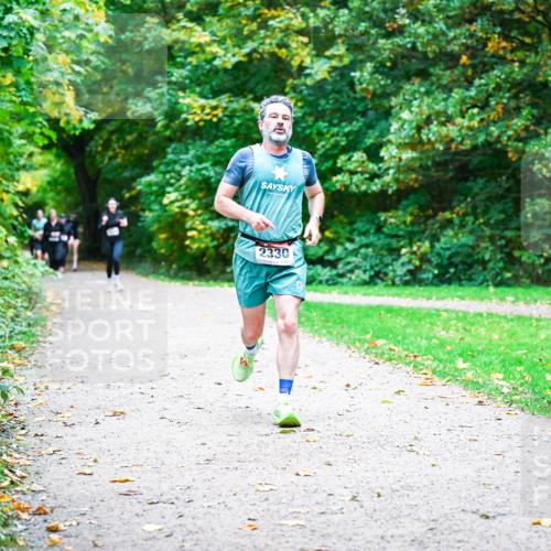 12.10.2025 - Bramfelder Halbmarathon 2025 Dr. Thomas Lammeyer http://msf.ph/oto/9354540 12.10.2025 10:50:34 Laufen 2330 meine-sportfotos.de