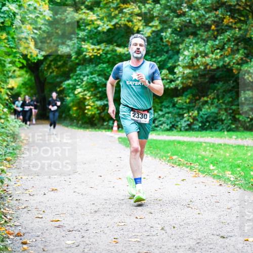 12.10.2025 - Bramfelder Halbmarathon 2025 Dr. Thomas Lammeyer http://msf.ph/oto/9354542 12.10.2025 10:50:34 Laufen 2330 meine-sportfotos.de