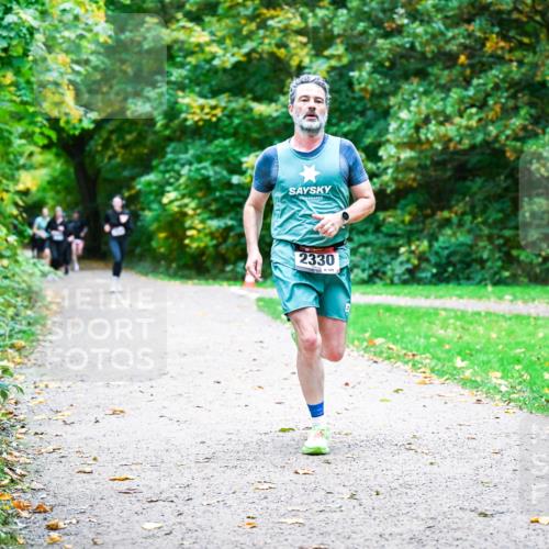 12.10.2025 - Bramfelder Halbmarathon 2025 Dr. Thomas Lammeyer http://msf.ph/oto/9354543 12.10.2025 10:50:34 Laufen 2330, 109 meine-sportfotos.de